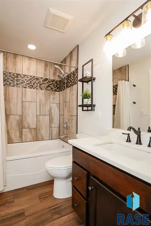 6217 N Seubert Ave, Sioux Falls, SD 57104 photo 8
