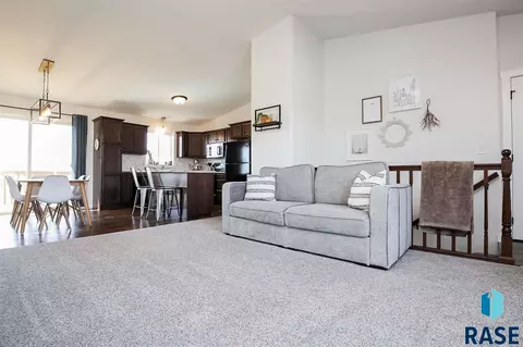 6217 N Seubert Ave, Sioux Falls, SD 57104 photo 3