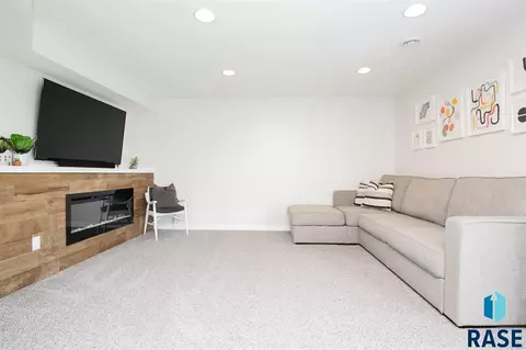 6217 N Seubert Ave, Sioux Falls, SD 57104 photo 9