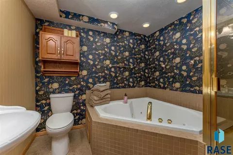 1617 Dana Dr, Sioux Falls, SD 57105 photo 25