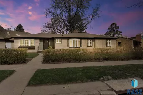 1617 Dana Dr, Sioux Falls, SD 57105 photo 1