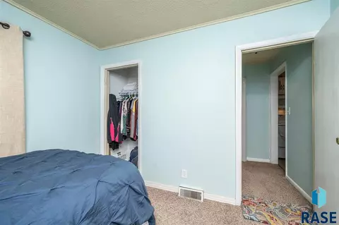 400 S Mable Ave, Sioux Falls, SD 57103 photo 12