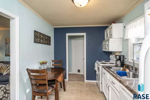 400 S Mable Ave, Sioux Falls, SD 57103 photo 2