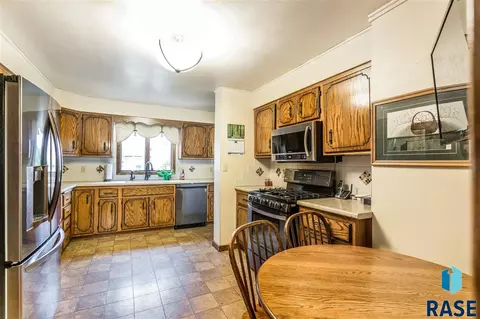 604 N Broadway St, Canton, SD 57013 photo 12