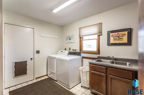 2105 Edgewood Rd, Sioux Falls, SD 57103 photo 30