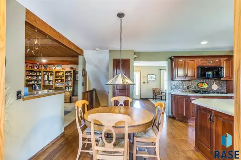 2105 Edgewood Rd, Sioux Falls, SD 57103 photo 8