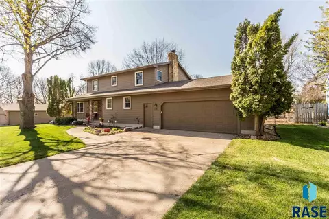 2105 Edgewood Rd, Sioux Falls, SD 57103 photo 1
