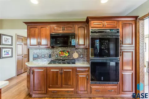 2105 Edgewood Rd, Sioux Falls, SD 57103 photo 7