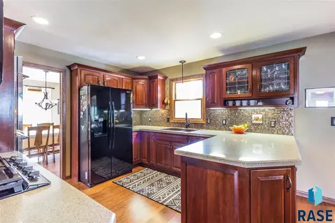 2105 Edgewood Rd, Sioux Falls, SD 57103 photo 6