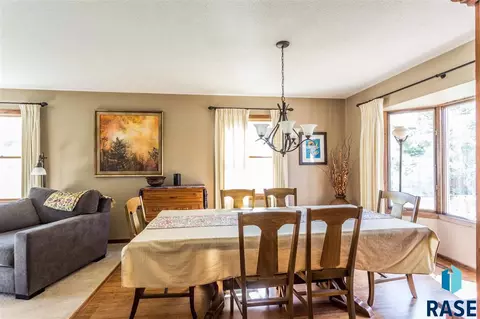 2105 Edgewood Rd, Sioux Falls, SD 57103 photo 11