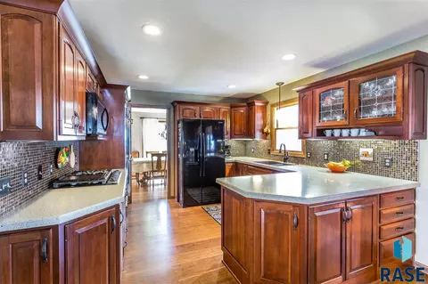 2105 Edgewood Rd, Sioux Falls, SD 57103 photo 5