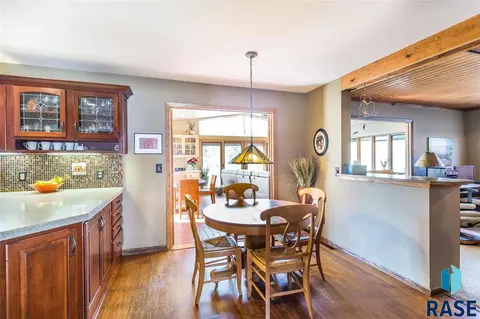 2105 Edgewood Rd, Sioux Falls, SD 57103 photo 9