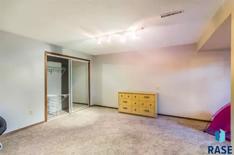 2105 Edgewood Rd, Sioux Falls, SD 57103 photo 32