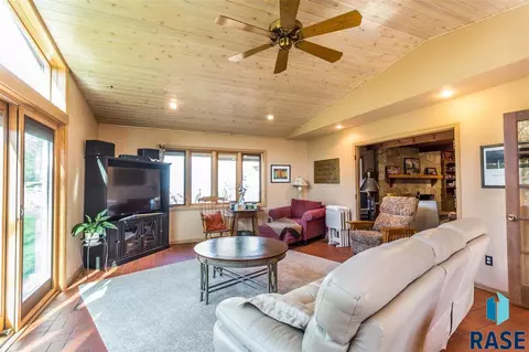 2105 Edgewood Rd, Sioux Falls, SD 57103 photo 18