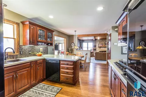 2105 Edgewood Rd, Sioux Falls, SD 57103 photo 10