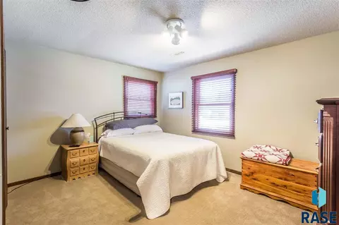 2105 Edgewood Rd, Sioux Falls, SD 57103 photo 28