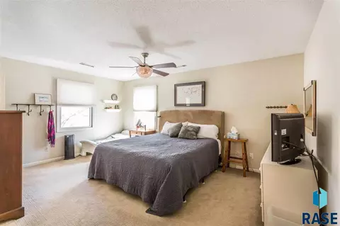 2105 Edgewood Rd, Sioux Falls, SD 57103 photo 22