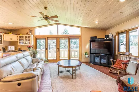 2105 Edgewood Rd, Sioux Falls, SD 57103 photo 17
