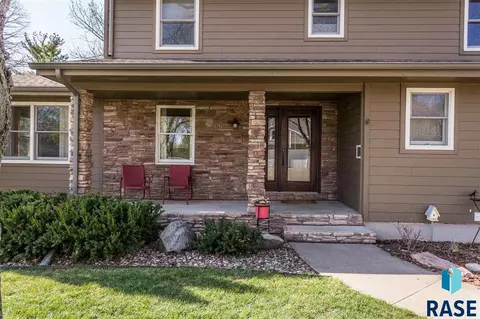 2105 Edgewood Rd, Sioux Falls, SD 57103 photo 3