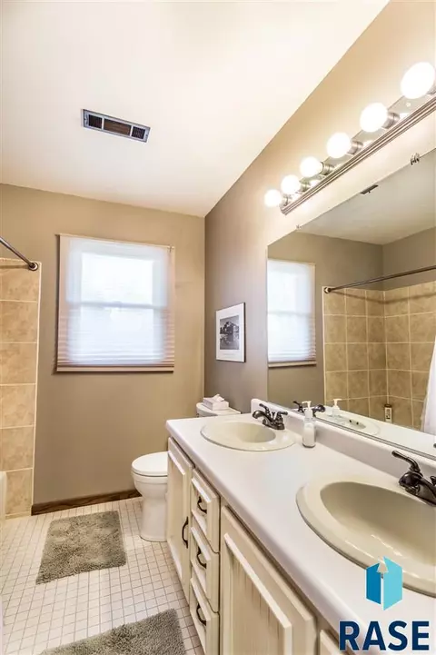 2105 Edgewood Rd, Sioux Falls, SD 57103 photo 29
