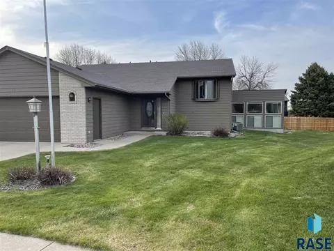 330 Lisa Cir, Tea, SD 57064 photo 2