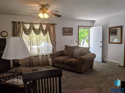 601 N Rose Ave, Tea, SD 57064 photo 4