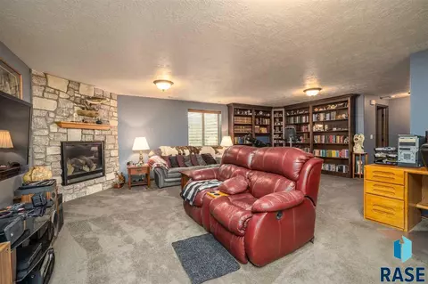 1125 N Rose Ave, Tea, SD 57064 photo 5
