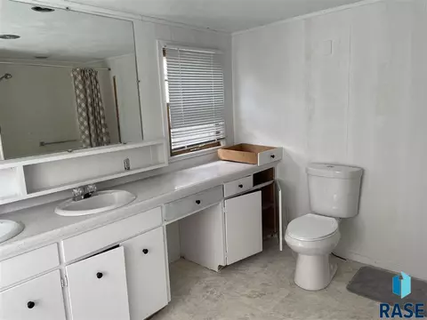 821 S Willow Ave, Sioux Falls, SD 57104 photo 9