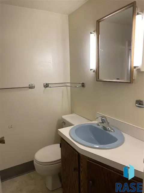 821 S Willow Ave, Sioux Falls, SD 57104 photo 11