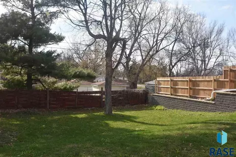 821 S Willow Ave, Sioux Falls, SD 57104 photo 16