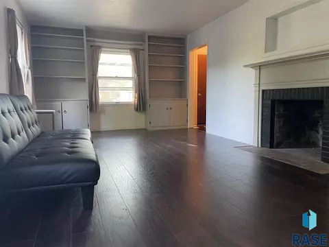 821 S Willow Ave, Sioux Falls, SD 57104 photo 2