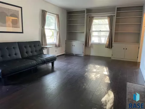 821 S Willow Ave, Sioux Falls, SD 57104 photo 3