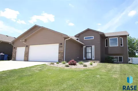 5705 S Culbert Ave, Sioux Falls, SD 57106 photo 1