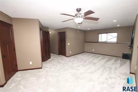 5705 S Culbert Ave, Sioux Falls, SD 57106 photo 12