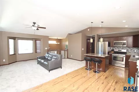 5705 S Culbert Ave, Sioux Falls, SD 57106 photo 4