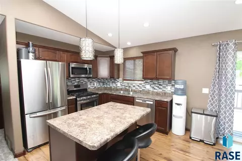 5705 S Culbert Ave, Sioux Falls, SD 57106 photo 5