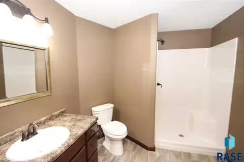 5705 S Culbert Ave, Sioux Falls, SD 57106 photo 14
