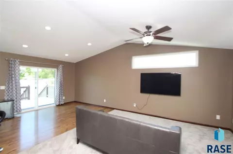 5705 S Culbert Ave, Sioux Falls, SD 57106 photo 3