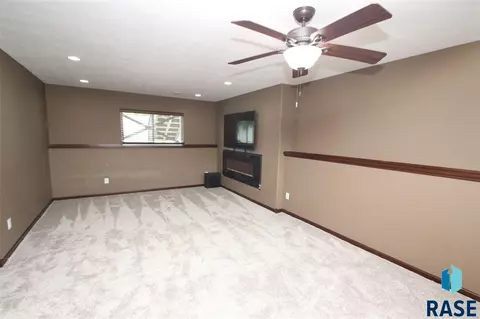 5705 S Culbert Ave, Sioux Falls, SD 57106 photo 11