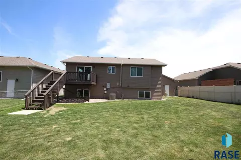 5705 S Culbert Ave, Sioux Falls, SD 57106 photo 17