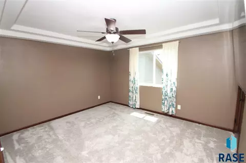 5705 S Culbert Ave, Sioux Falls, SD 57106 photo 7