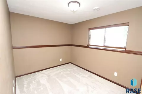 5705 S Culbert Ave, Sioux Falls, SD 57106 photo 13
