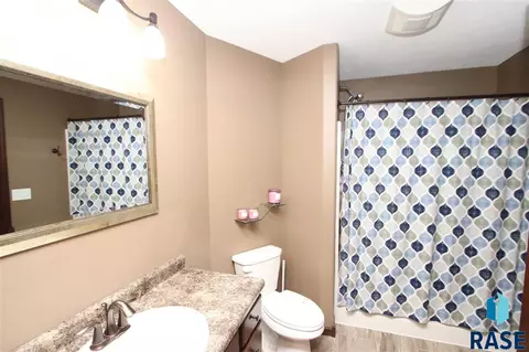 5705 S Culbert Ave, Sioux Falls, SD 57106 photo 8
