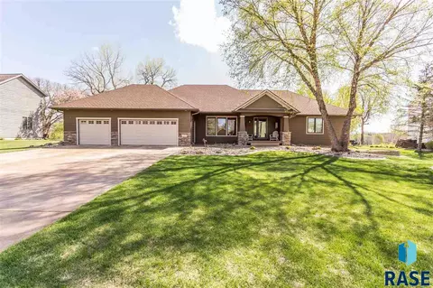 1620 E Rushmore Dr, Brandon, SD 57005 photo 1