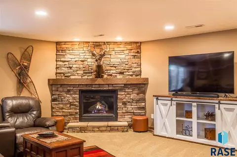 1620 E Rushmore Dr, Brandon, SD 57005 photo 32