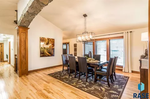 1620 E Rushmore Dr, Brandon, SD 57005 photo 13