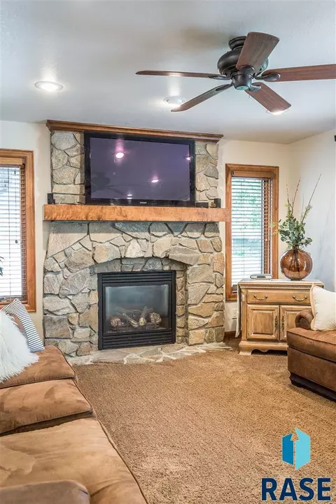 1620 E Rushmore Dr, Brandon, SD 57005 photo 21