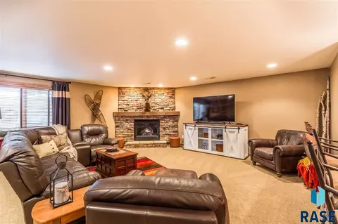 1620 E Rushmore Dr, Brandon, SD 57005 photo 31
