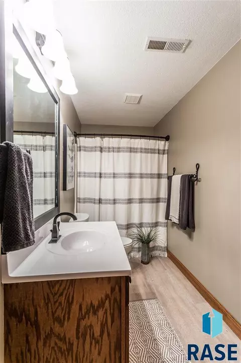 1620 E Rushmore Dr, Brandon, SD 57005 photo 36