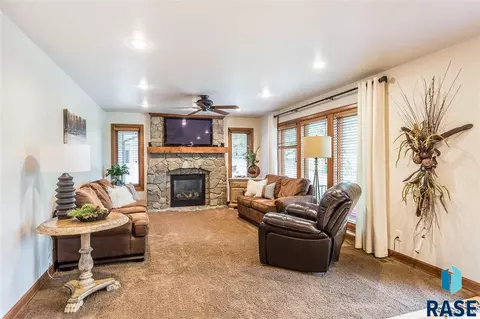 1620 E Rushmore Dr, Brandon, SD 57005 photo 20